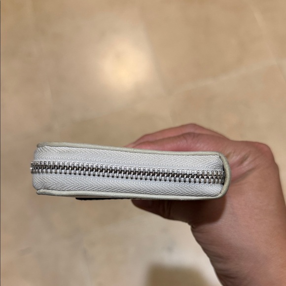 Coach Elegant Cream Leather Wallet - Picture 10 of 10